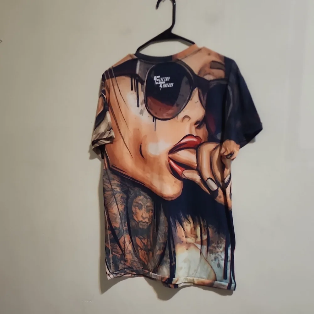 Trendy Graphic Short Sleeve Tee - Multicolor - Picture 5 of 7